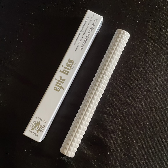 KVD EPIC KISS NOURISHING VEGAN BUTTER LIPSTICK - role breaker - Picture 4 of 7